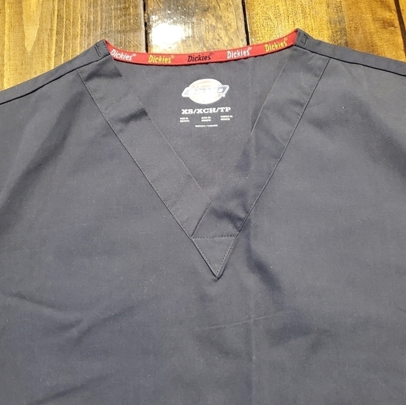 NWT DICKIES - gark grey charcoal Scrub top XS NEW - Picture 9 of 11